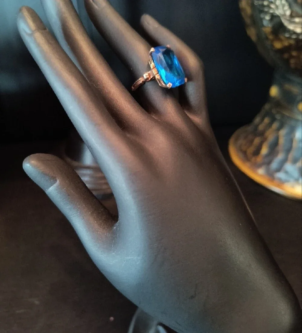 1946 Vintage Elegant Blue Statement Ring - Women Jewelry